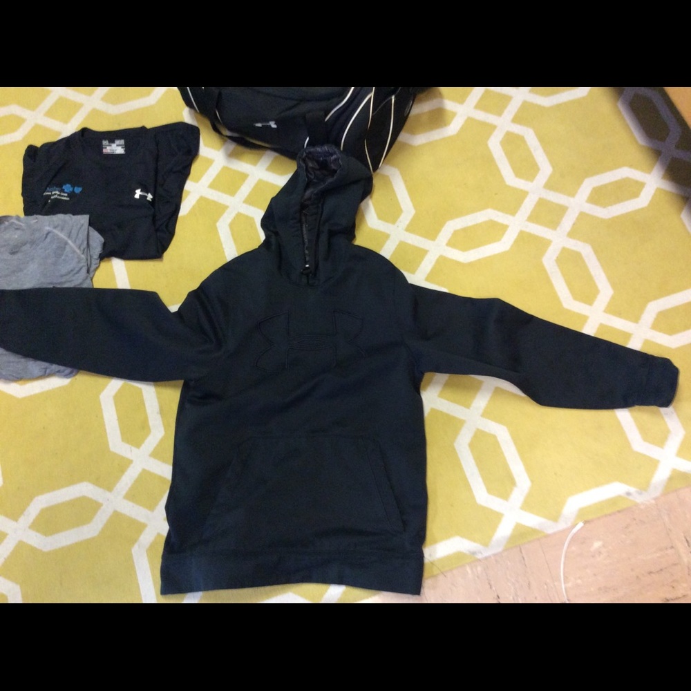 7 UA pieces s/m closet clean out - Picture 3 of 6